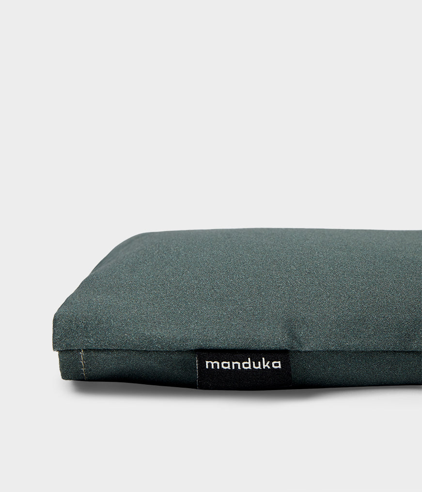 473010760_EYE_PILLOW-SCENTED_DEEP_SAGE_04.jpg